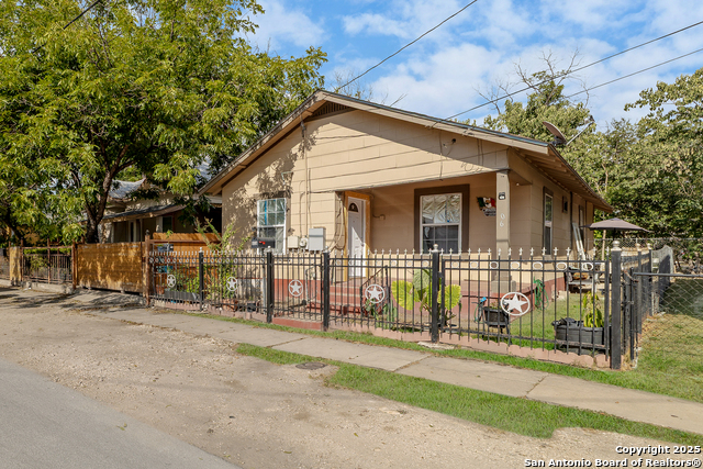Image 3 of 16 For 806 Brazos St N