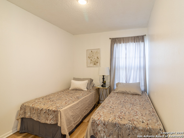 Image 8 of 33 For 10006 Sandy Field