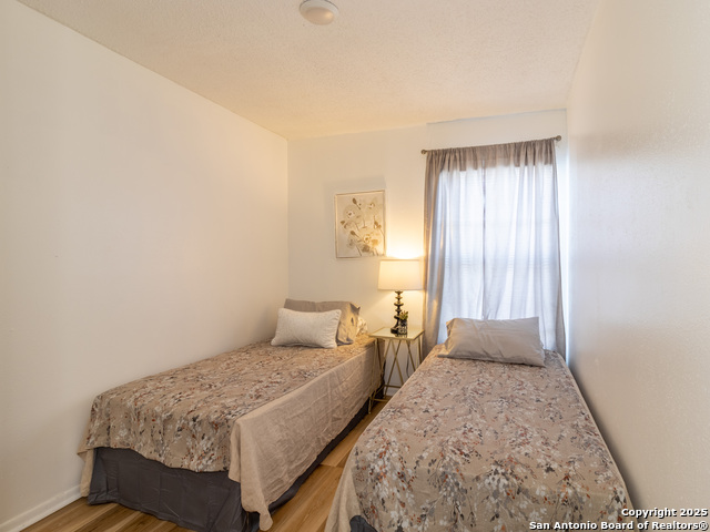 Image 9 of 33 For 10006 Sandy Field