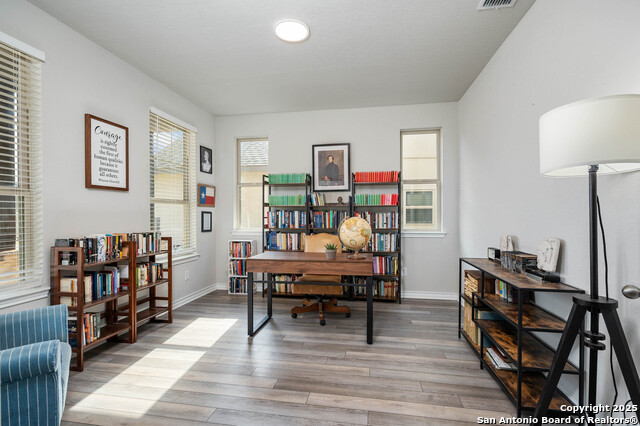 Image 6 of 35 For 1524 Cawdon Park