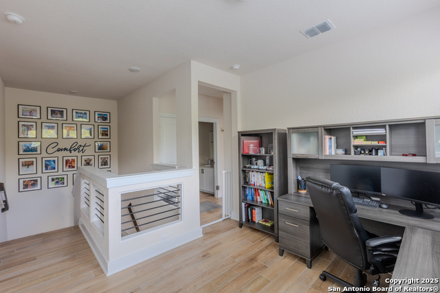 Image 17 of 31 For 8851 Oakland Rd #24