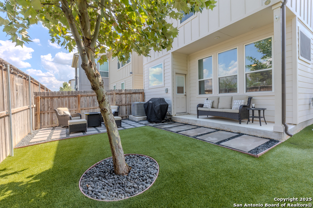 Image 24 of 31 For 8851 Oakland Rd #24