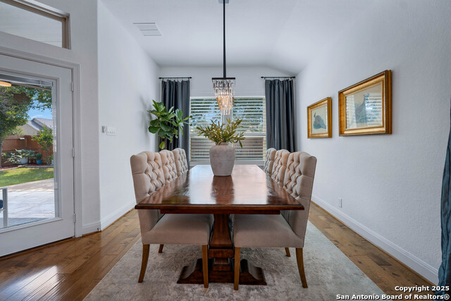 Listing photo id 12 for 487 Mission Hill