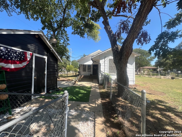 Image 15 of 17 For 1015 Zunker St