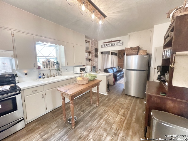 Image 3 of 17 For 1015 Zunker St