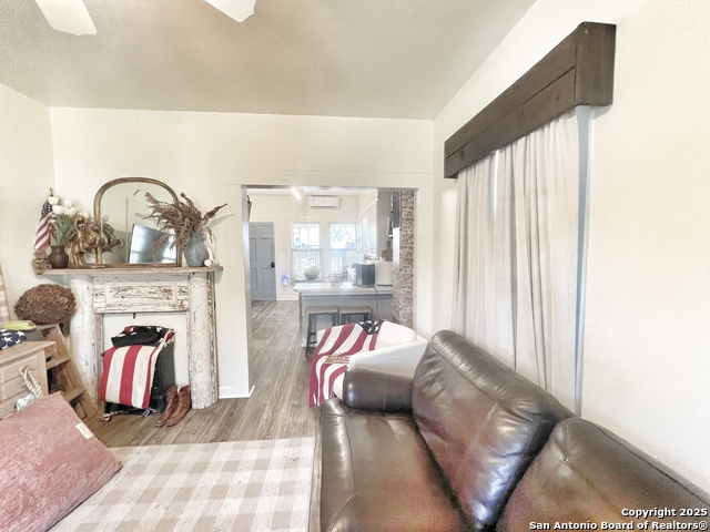 Image 6 of 17 For 1015 Zunker St