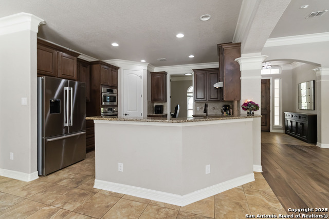 Listing photo id 8 for 1012 Rivers Peak