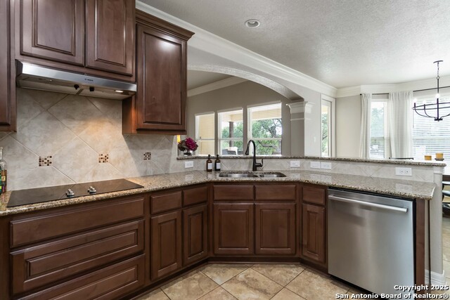 Listing photo id 11 for 1012 Rivers Peak