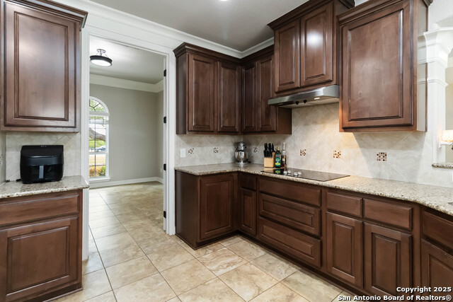 Listing photo id 13 for 1012 Rivers Peak