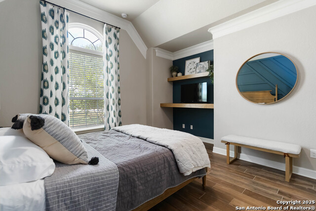 Listing photo id 15 for 1012 Rivers Peak