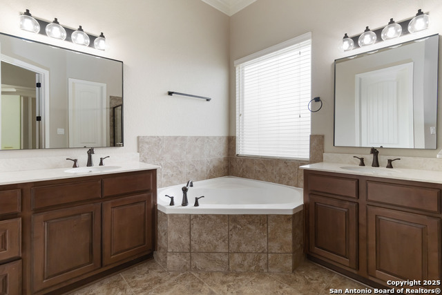Listing photo id 21 for 1012 Rivers Peak