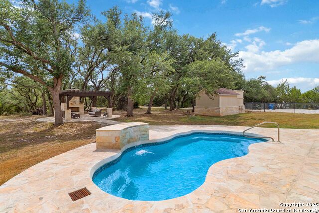 Listing photo id 29 for 1012 Rivers Peak