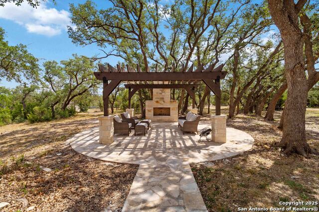 Listing photo id 30 for 1012 Rivers Peak