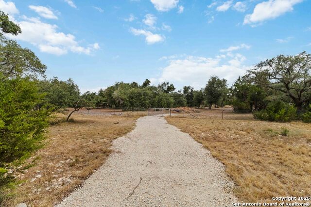 Listing photo id 37 for 1012 Rivers Peak