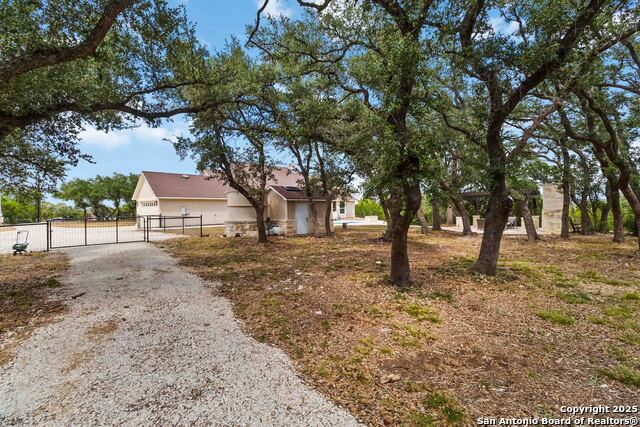 Listing photo id 38 for 1012 Rivers Peak