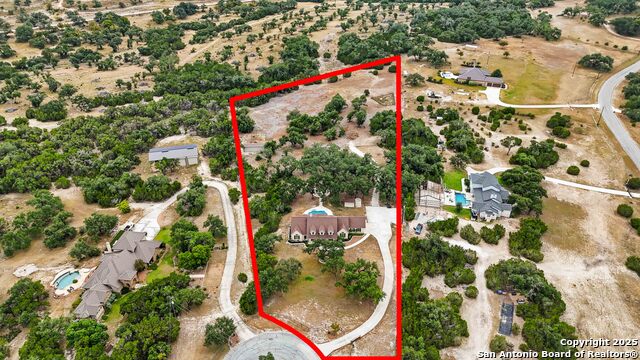 Listing photo id 42 for 1012 Rivers Peak