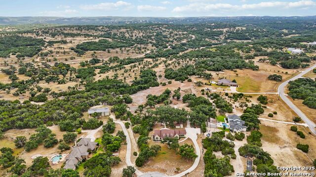 Listing photo id 43 for 1012 Rivers Peak