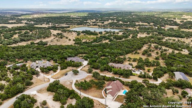 Listing photo id 44 for 1012 Rivers Peak