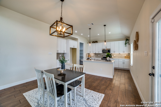 Image 11 of 26 For 100 Short Meadow W