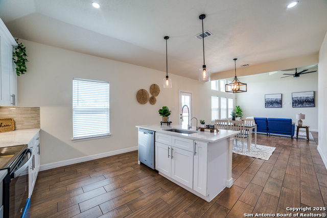 Image 14 of 26 For 100 Short Meadow W