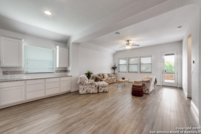 Image 11 of 27 For 836 Silver Fox