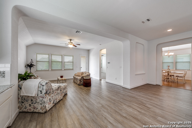 Image 14 of 27 For 836 Silver Fox