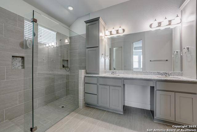 Image 17 of 27 For 836 Silver Fox