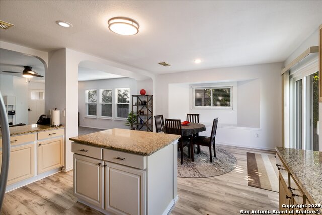 Image 10 of 30 For 9422 Winding Elm