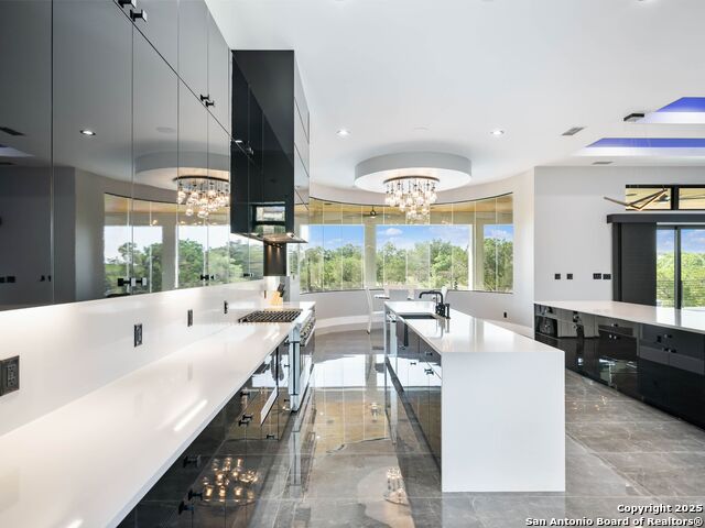 Listing photo id 11 for 25003 Miranda Ridge