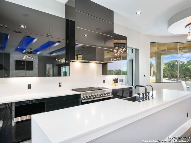 Listing photo id 12 for 25003 Miranda Ridge