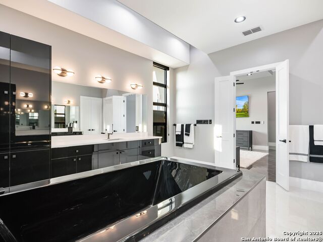 Listing photo id 20 for 25003 Miranda Ridge