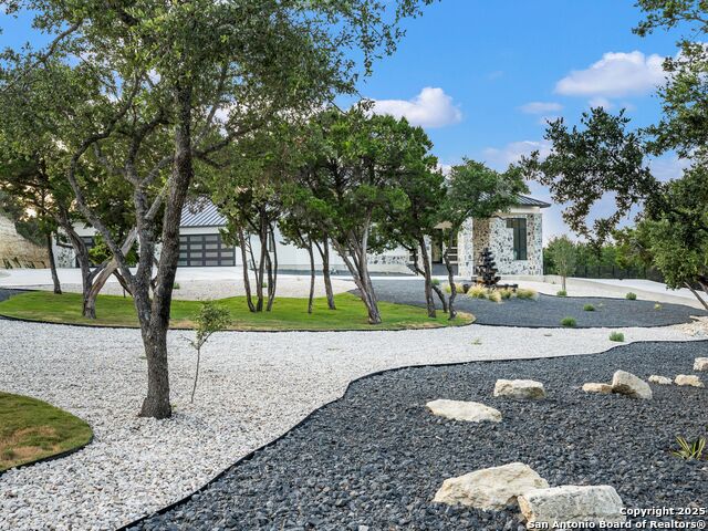 Listing photo id 3 for 25003 Miranda Ridge