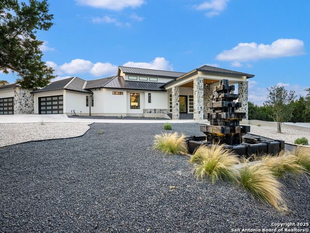 Listing photo id 4 for 25003 Miranda Ridge