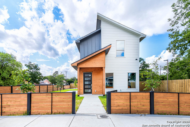 Details for 214 Rudolph  , San Antonio, TX 78202
