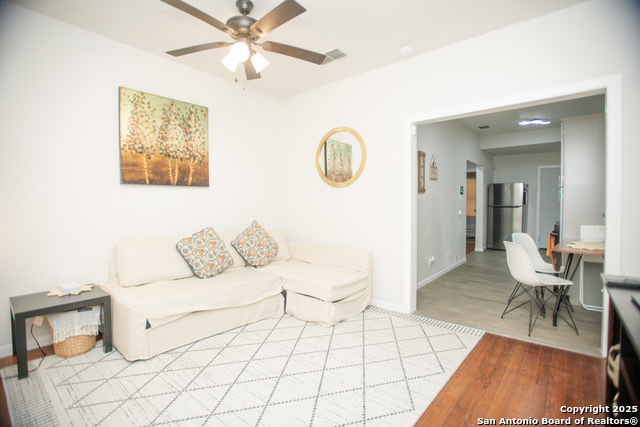 Listing photo id 0 for 2802 Morales St