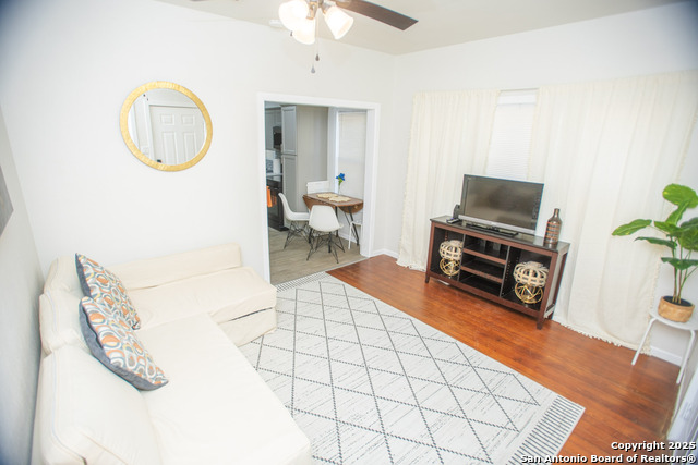 Listing photo id 1 for 2802 Morales St