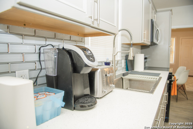 Listing photo id 3 for 2802 Morales St
