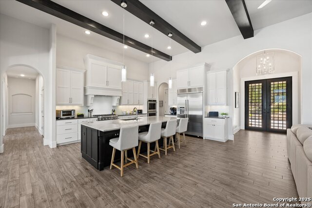 Listing photo id 9 for 643 Menger Springs