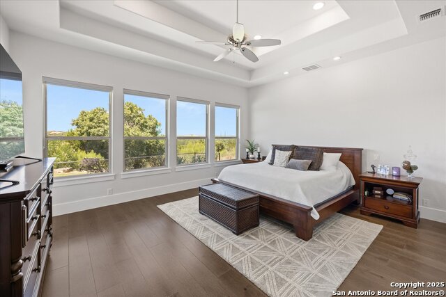 Listing photo id 16 for 643 Menger Springs