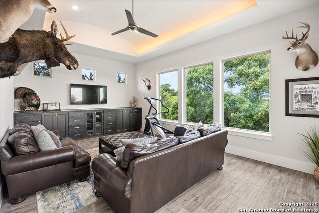 Listing photo id 24 for 643 Menger Springs