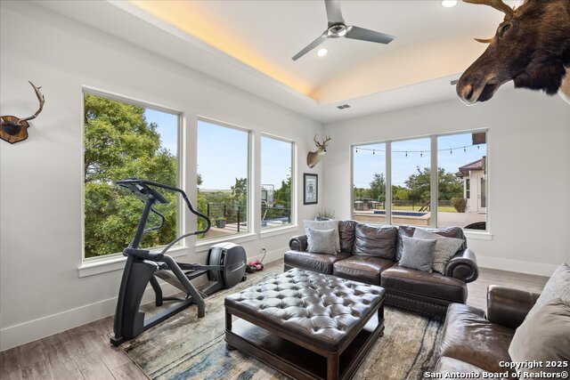Listing photo id 25 for 643 Menger Springs