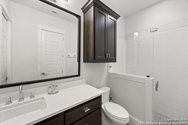Listing photo id 26 for 643 Menger Springs
