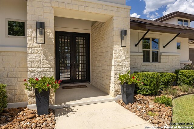 Listing photo id 1 for 643 Menger Springs