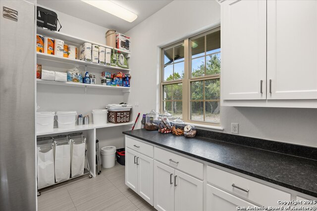 Listing photo id 30 for 643 Menger Springs