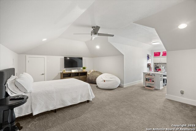 Listing photo id 31 for 643 Menger Springs