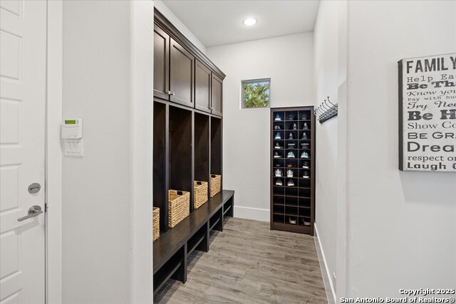 Listing photo id 33 for 643 Menger Springs
