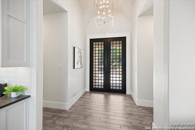 Listing photo id 2 for 643 Menger Springs