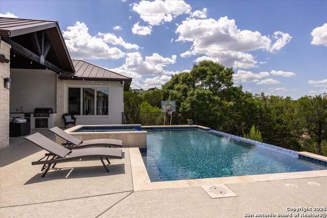 Listing photo id 38 for 643 Menger Springs