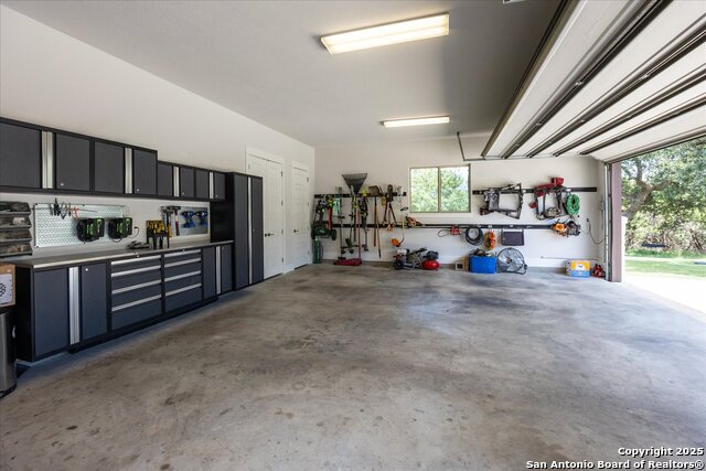 Listing photo id 40 for 643 Menger Springs