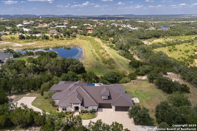 Listing photo id 42 for 643 Menger Springs